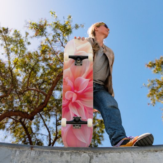 Peach Blush Dahlia Blossom Skateboard (Buiten 1)