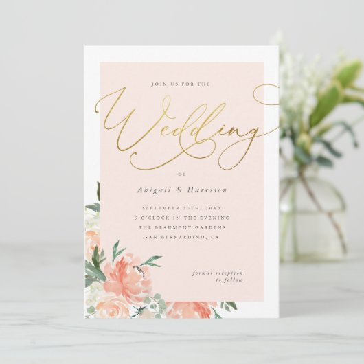 Peach Blush & Gold Script Bloemenbruiloft Kaart (Staand voorkant)