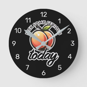 Peach Booty Kick Sommige Serieuze Maar Vandaag Gem Ronde Klok