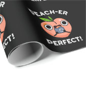 Peach-er Perfect Funny Peach Pun Dark BG Cadeaupapier (Rol Hoek)