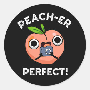 Peach-er Perfect Funny Peach Pun Dark BG Ronde Sticker