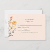 Peach Fuzz Fleur sauvage Meadow Wedding Carte RSVP (Devant)