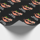 Peach not War Funny Fruit Pun Dark BG Cadeaupapier (Hoek)