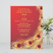 Peacock Feather Elegant Red Wedding Invitation Kaart (Staand voorkant)