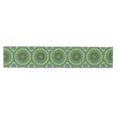 Peacock Feather Mandala Emerald en Blue Symmetry Medium Tafelloper (Horizontaal)