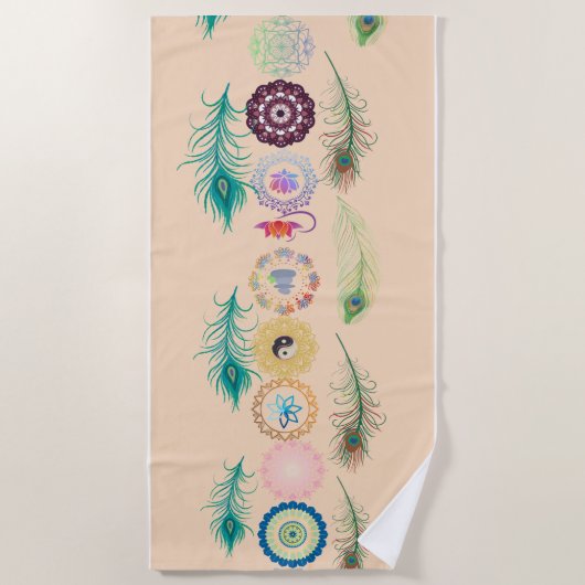 Peacock Feather Serenity: Mandala Beach Towel Strandlaken (Voorkant)