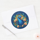 Peacock met perzik Rozen Ronde Sticker (Envelop)