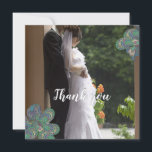 Peacock Paisley Mariage Carte photo Merci<br><div class="desc">Peacock Paisley Cartes photos Vintage Peacock Birds Mariage Frontières - voir plus Produits pour oiseaux Vintages Paisley Peacock Colors ou Fuchsia et Lime Paisley Faire-part de mariage - Paisley Peacock Colours Wedding Invitations, RSVP, Save the Date and Direction or Reception Cards. Cartes RSVP et Place RSVP et Cartes de lieu...</div>