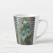 Peacock Plumes colorées Poussière Motif. Tasse lat (Droite)