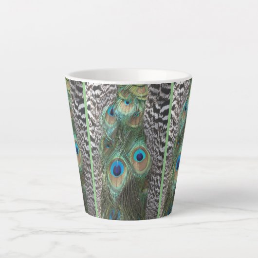 Peacock Plumes colorées Poussière Motif. Tasse lat (Devant)
