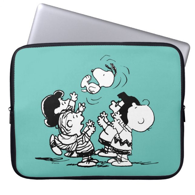 Peanuts Gang Lifting Snoopy Laptop Sleeve (Voorkant)