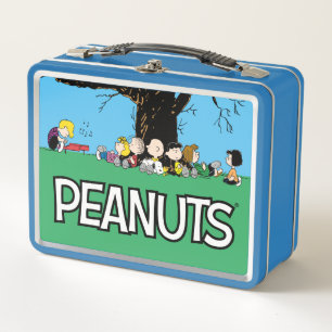 Peanuts gang onder een boom