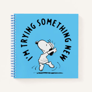 Peanuts Snoopy probeert iets nieuws Notitieboek