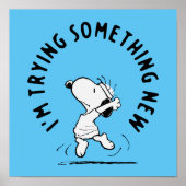 Peanuts | Snoopy probeert iets nieuws Poster (Voorkant)