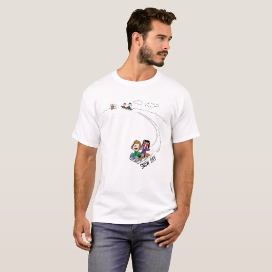 Peanuts | The Peanuts Gang Sled Riding T-shirt (Voorkant volledig)