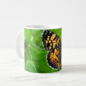 Pearl Crescent butterfly mug ©️dh26 (Devant gauche)