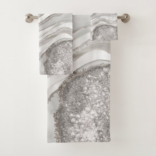 Pearl, diamonds and platinum geode digital art (En situation)