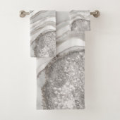 Pearl, diamonds and platinum geode digital art bad handdoek (Insitu)