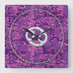 Pearl like Cancer Zodiac Symbol on Digital Camo Vierkante Klok