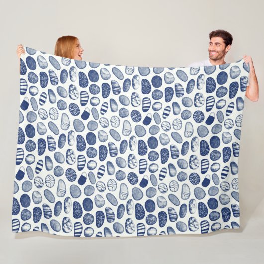 Pebble Pattern - Cyanotype Effect Fleece Deken (In situ)