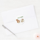PEBBLES™ en Bam Bam houdt van Natuur Ronde Sticker (Envelop)