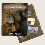 Pedro the Iguana Photo Collage 0768<br><div class="desc">Peinture Collection "Pedro l'Iguana 0768" Il est temps de s'organiser! Planifiez vos journées en style avec l'aide d'un planificateur personnalisable avec votre photo collage de souvenirs spéciaux. Personnalisez la page produit ou cliquez sur le bouton "Personnaliser" pour obtenir plus d'options de conception. Conception créée à partir de mon tableau "Pedro...</div>