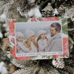 Peine d'hiver | Carte photo de vacances<br><div class="desc">Envoyez des salutations de vacances à vos amis et votre famille dans le style chic avec nos cartes photos élégants. Votre photo horizontale ou orientée paysage est encadrée en blanc et entourée de fleurs de pivoine rouge aquarelle peintes à la main et de feuillage vert. Personnalisez avec votre salutation personnalisée...</div>