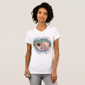 Pekinees hond in bloementuin t-shirt (Voorkant volledig)