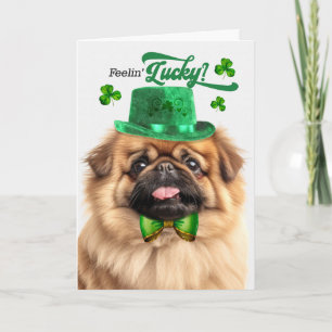 Pekingees hond voelt zich gelukkig St. Patrick's D Feestdagen Kaart