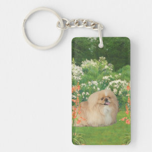 Pekingees in een tuin sleutelhanger