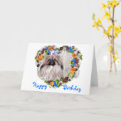 Pekingese dans un coeur floral carte d'anniversair (Fleur jaune)