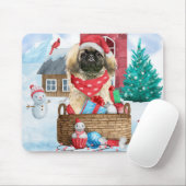 Pekingese hond op sneeuwkerstmis muismat (Met muis)