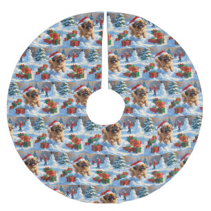 Pekingese hond rent in de sneeuw met kerstmuts kerstboom rok