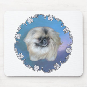 Pekingese Lily op Blue Muismat