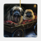 Pekingese Sneeuwslee Kerstdecoratie Keramisch Ornament (Achterkant)