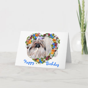 Pékingois dans une carte d'anniversaire à cœur flo