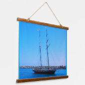 Pelgrim naar de haven, hangend wandkleed (Gebogen)