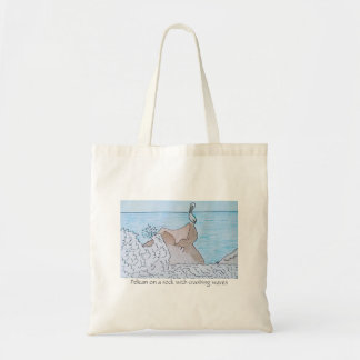 Pelikaan op een rots met golven die breken tote bag