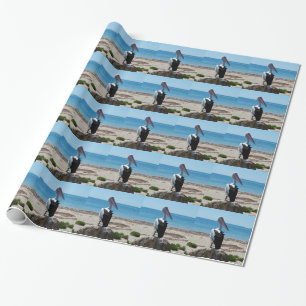 Pelikaan op een strandrots, cadeaupapier