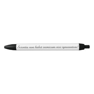 Pen met latijns spreekwoord (Kennis heeft geen vij