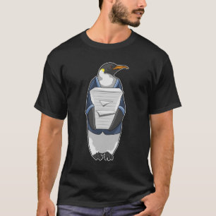 Penguin als secretaris met papier t-shirt