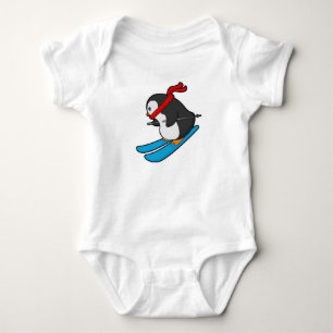 Penguin als Skier met Ski Romper