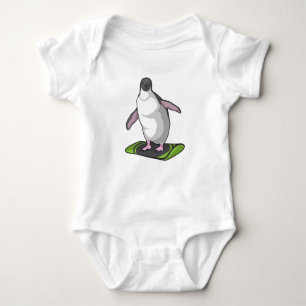 Penguin als Snowboarder met Snowboard Romper