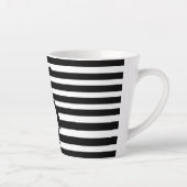 Penguin Black en White Striped Monogram Latte Mok (Rechts)