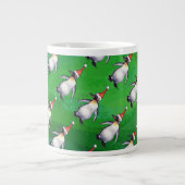 Penguin in Santa Hat Pattern on Green Jumbo Mok (Voorkant)