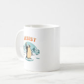 Penguin Resist muckup Graphic Arctic Koffiemok (Voorkant links)