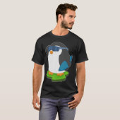 Penguin Surfer Surfboard T-shirt (Voorkant volledig)