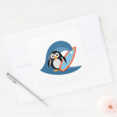 Penguin surfer vierkante sticker (Envelop)