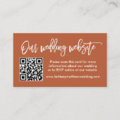 Penseel Script Wedding Website QR Foto Terracotta Informatiekaartje (Voorkant)