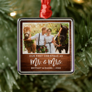Penseel Script Wood Eerste Kerstmis Mr en Mrs. Metalen Ornament